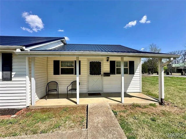 $189,900 | 916 Sommerfield Drive, Houston, MO 65483