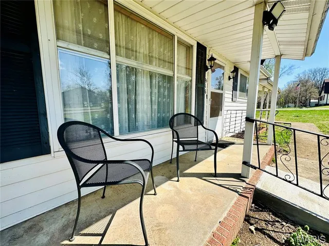 $189,900 | 916 Sommerfield Drive, Houston, MO 65483