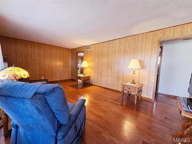 $189,900 | 916 Sommerfield Drive, Houston, MO 65483