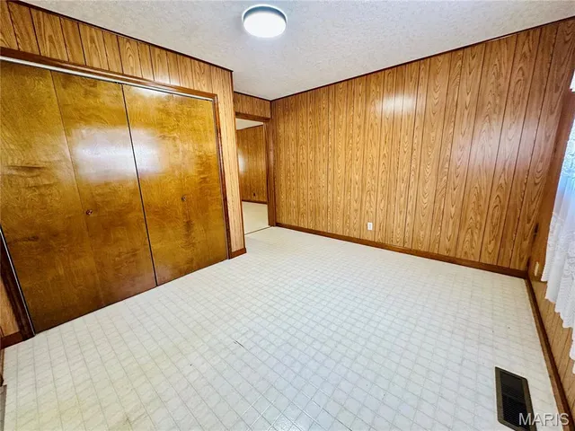 $189,900 | 916 Sommerfield Drive, Houston, MO 65483