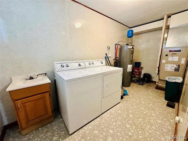 $189,900 | 916 Sommerfield Drive, Houston, MO 65483