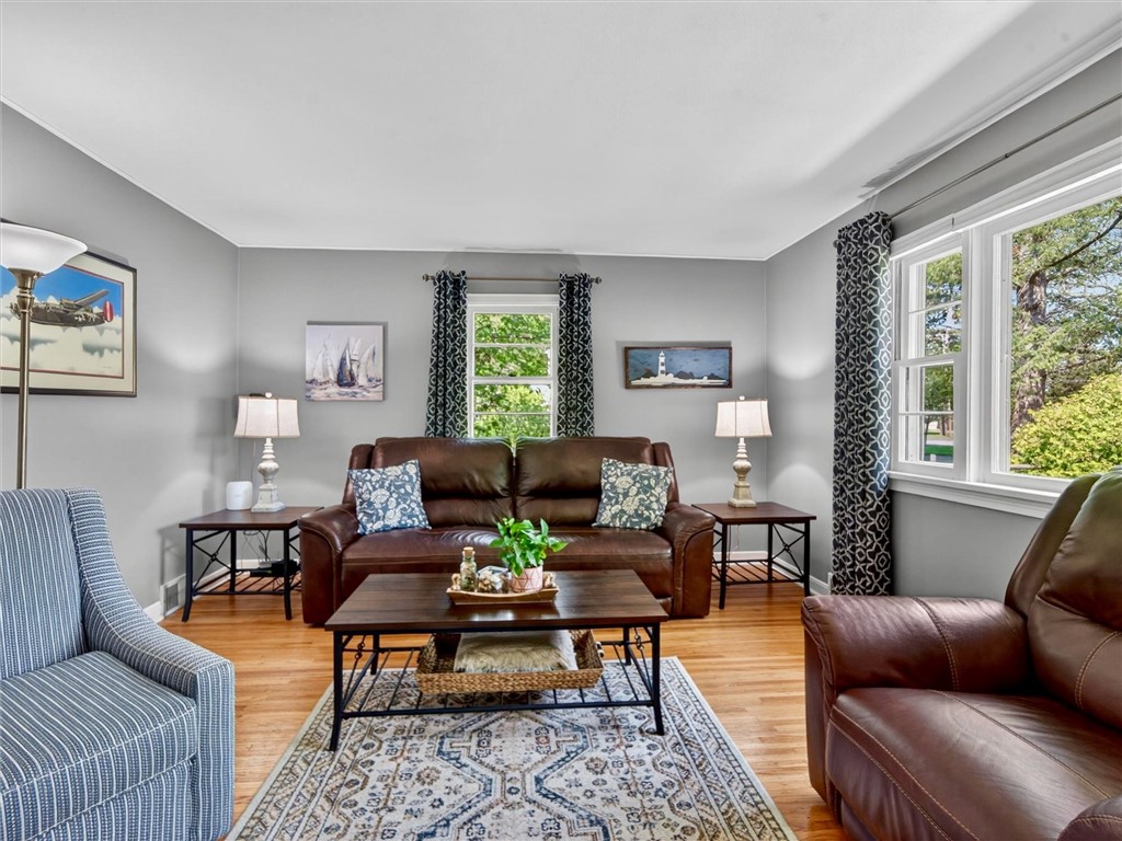 531 Rondo Lane Webster, NY 14580 - Photo 16 of 47 Living room