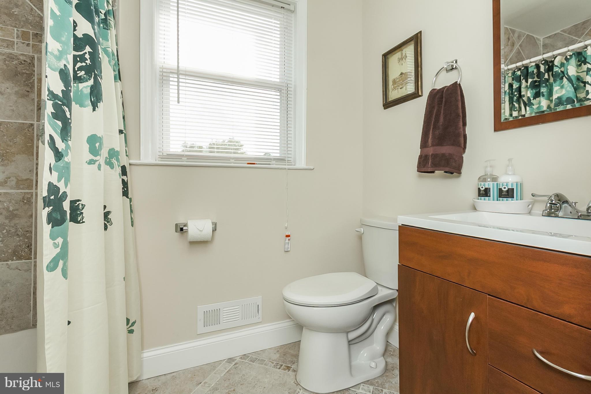 1623 Ingram Road Baltimore, MD 21239 - Photo 14 of 26 Bath