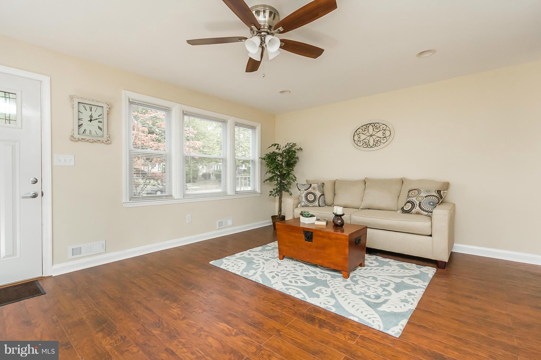 1623 Ingram Road Baltimore, MD 21239 - Photo 7 of 26 Living Room