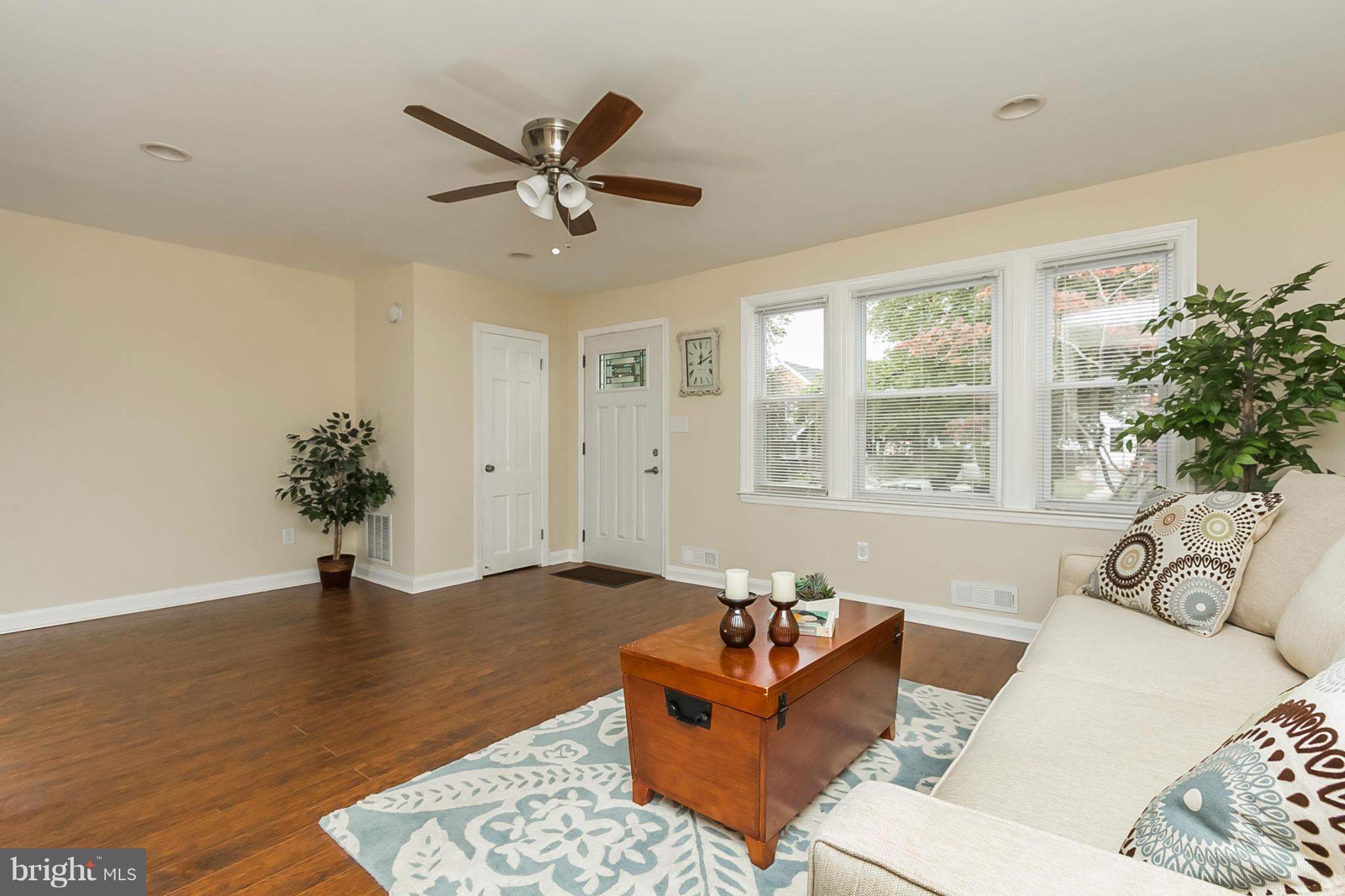 1623 Ingram Road Baltimore, MD 21239 - Photo 8 of 26 Living Room