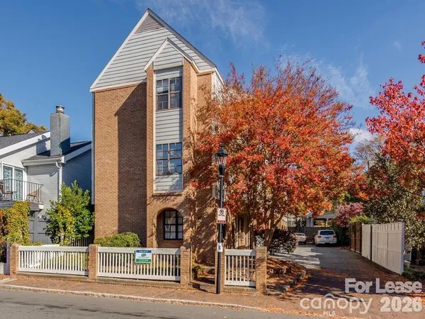 $1,749 | 406 West 9th Street, Unit 204, Charlotte, NC 28202