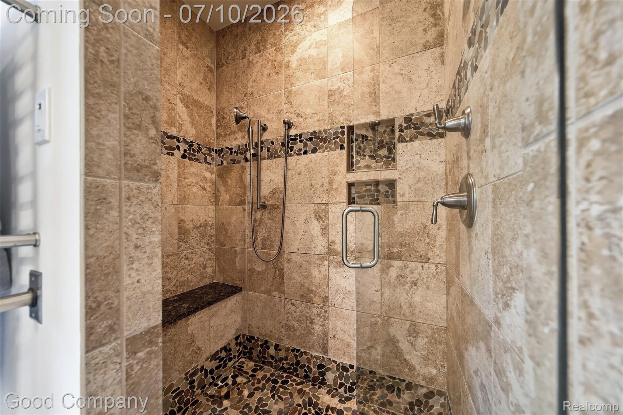1946 Acorn Glen Rochester, MI 48306 - Photo 42 of 71 PRIMARY SHOWER