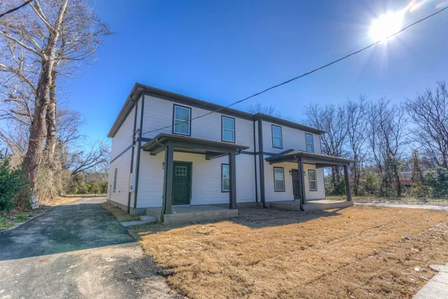 a view of a house with a yard