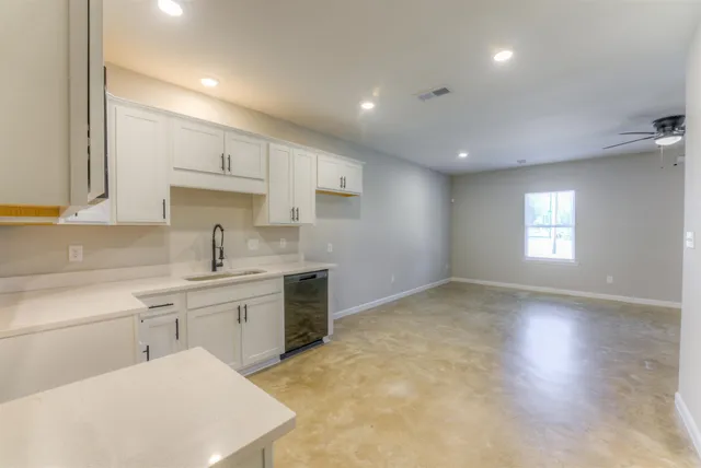 $1,750 | 652 Ayers Street, Memphis, TN 38107