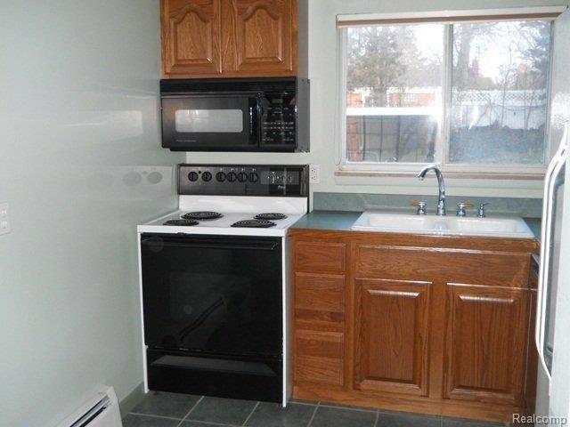 405 Miller Avenue Rochester, MI 48307 - Photo 7 of 14 261-878944 Kitchen.JPG