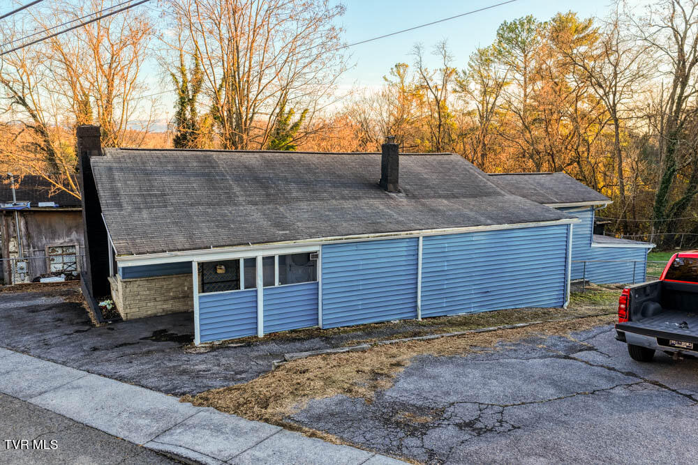 1116 5th Street Bristol, TN 37620 - Photo 3 of 35 IMG_9722