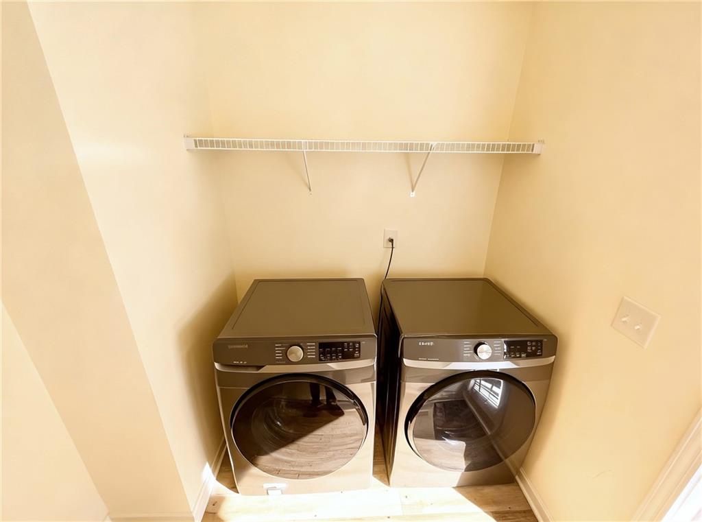 602 Lofty Lane Atlanta, GA 30331 - Photo 16 of 38 a utility room with dryer and washer
