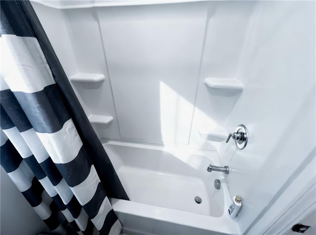 602 Lofty Lane Atlanta, GA 30331 - Photo 27 of 38 a bathroom with a bathtub and a sink