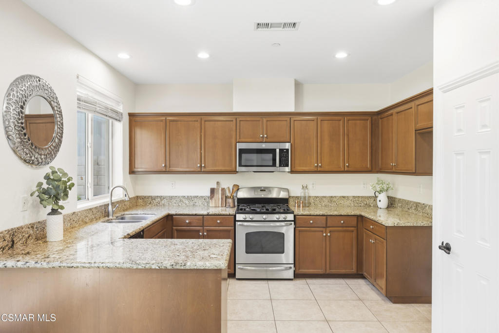 6782 Bountiful Lane Moorpark, CA 93021 - Photo 16 of 69