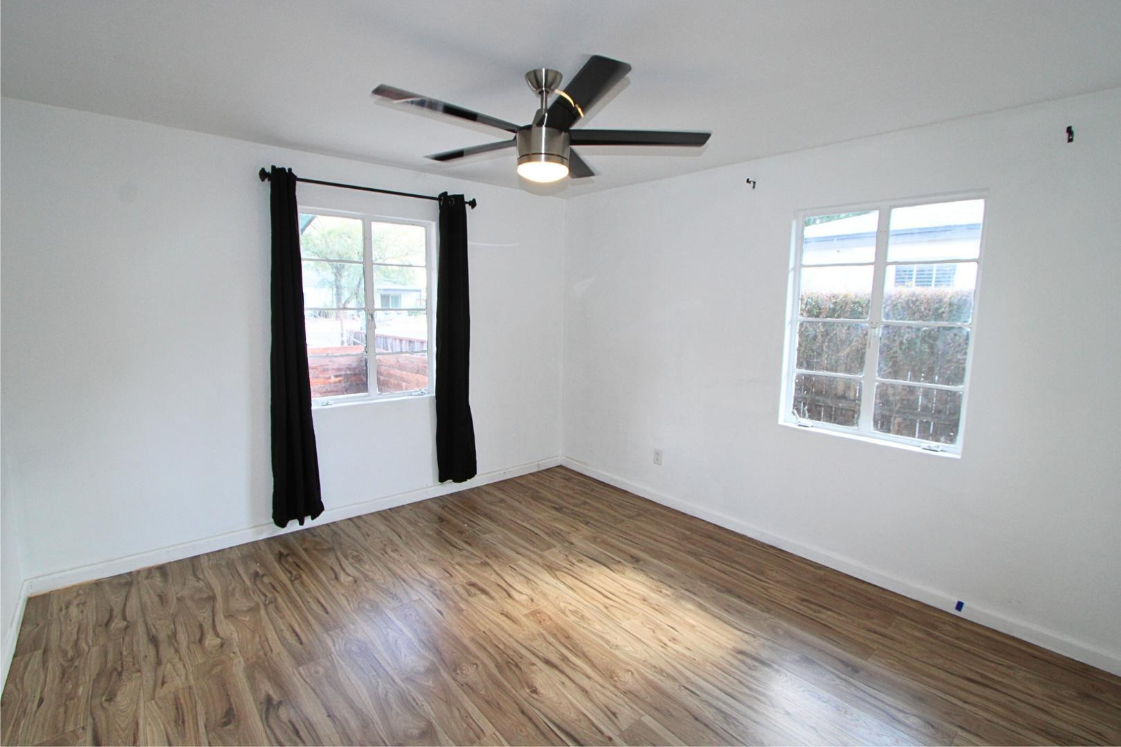 4212 North 19th Street, Unit A Phoenix, AZ 85016 - Photo 11 of 15 a view of a livingroom with a ceiling fan and window