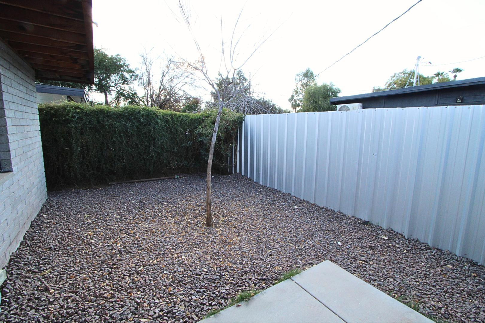 4212 North 19th Street, Unit A Phoenix, AZ 85016 - Photo 8 of 15 a backyard of a house