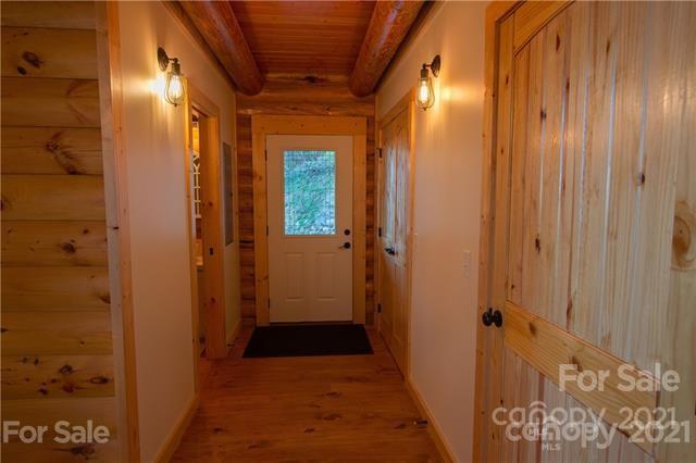 147 North Chappell Road, Unit 3 Banner Elk, NC 28604 - Photo 7 of 43 a view of a bathroom