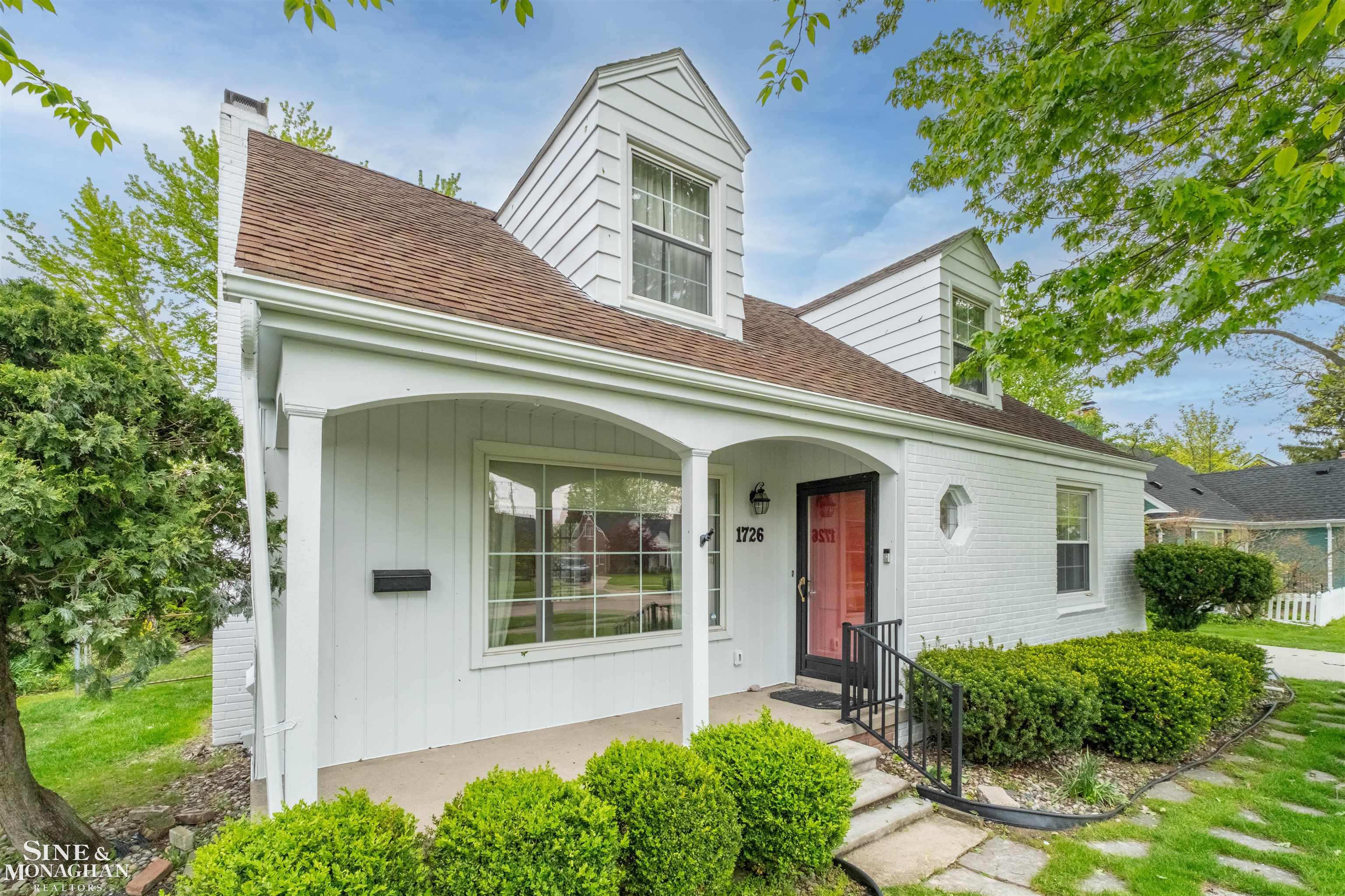 1726 Hawthorne Road Grosse Pointe Woods, MI 48236 - Photo 3 of 44