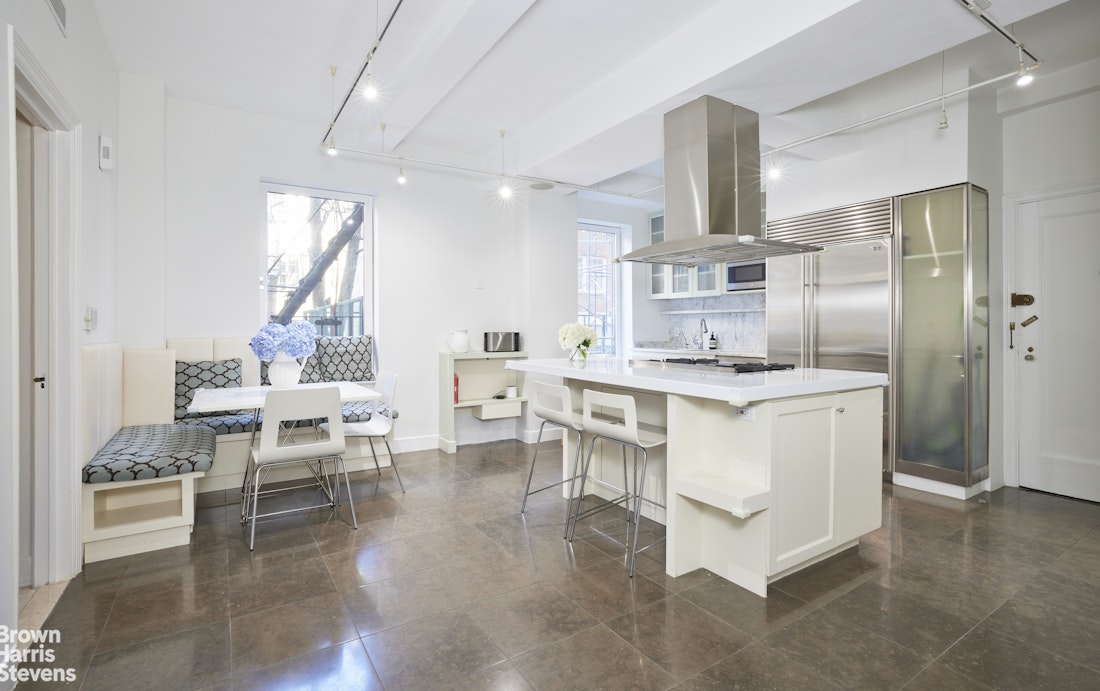 117 East 72nd Street, Unit 2W Manhattan, NY 10021 - Photo 5 of 13