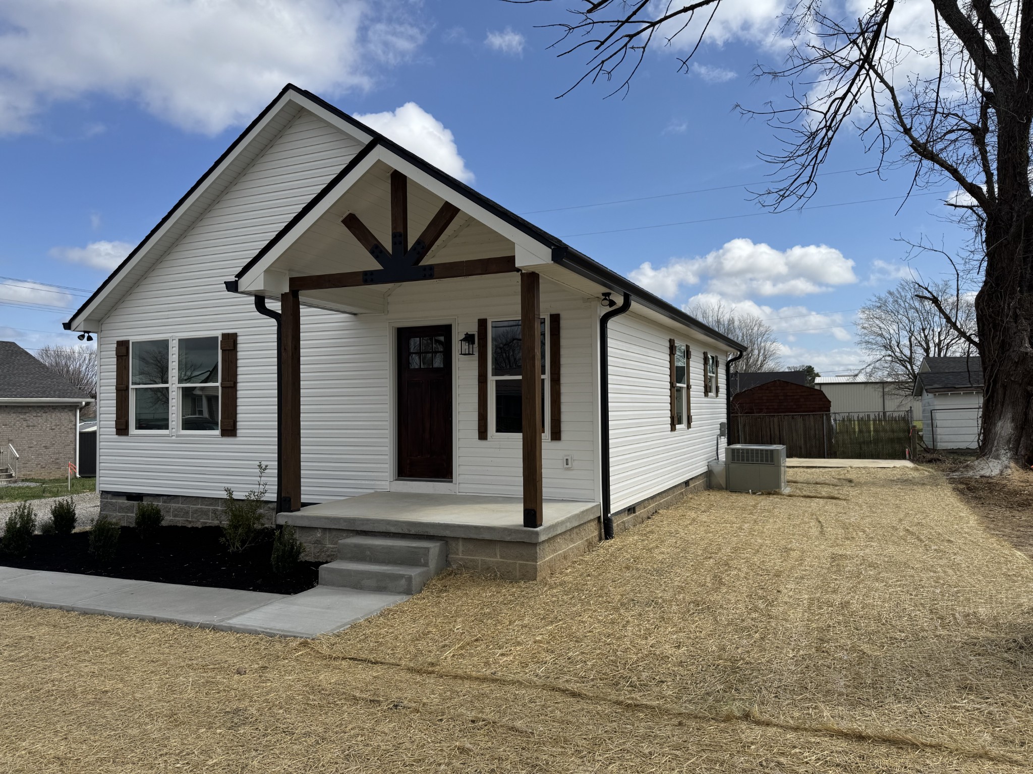 706 Courthouse View Street Lafayette, TN 37083 - Photo 2 of 27 a view of a house with a yard