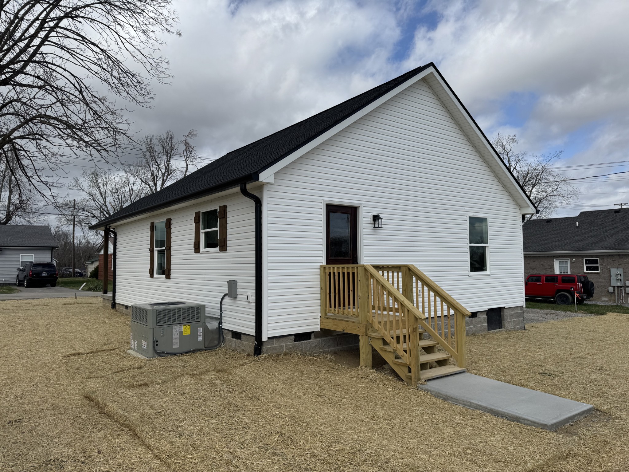 706 Courthouse View Street Lafayette, TN 37083 - Photo 3 of 27 a view of a house with a patio