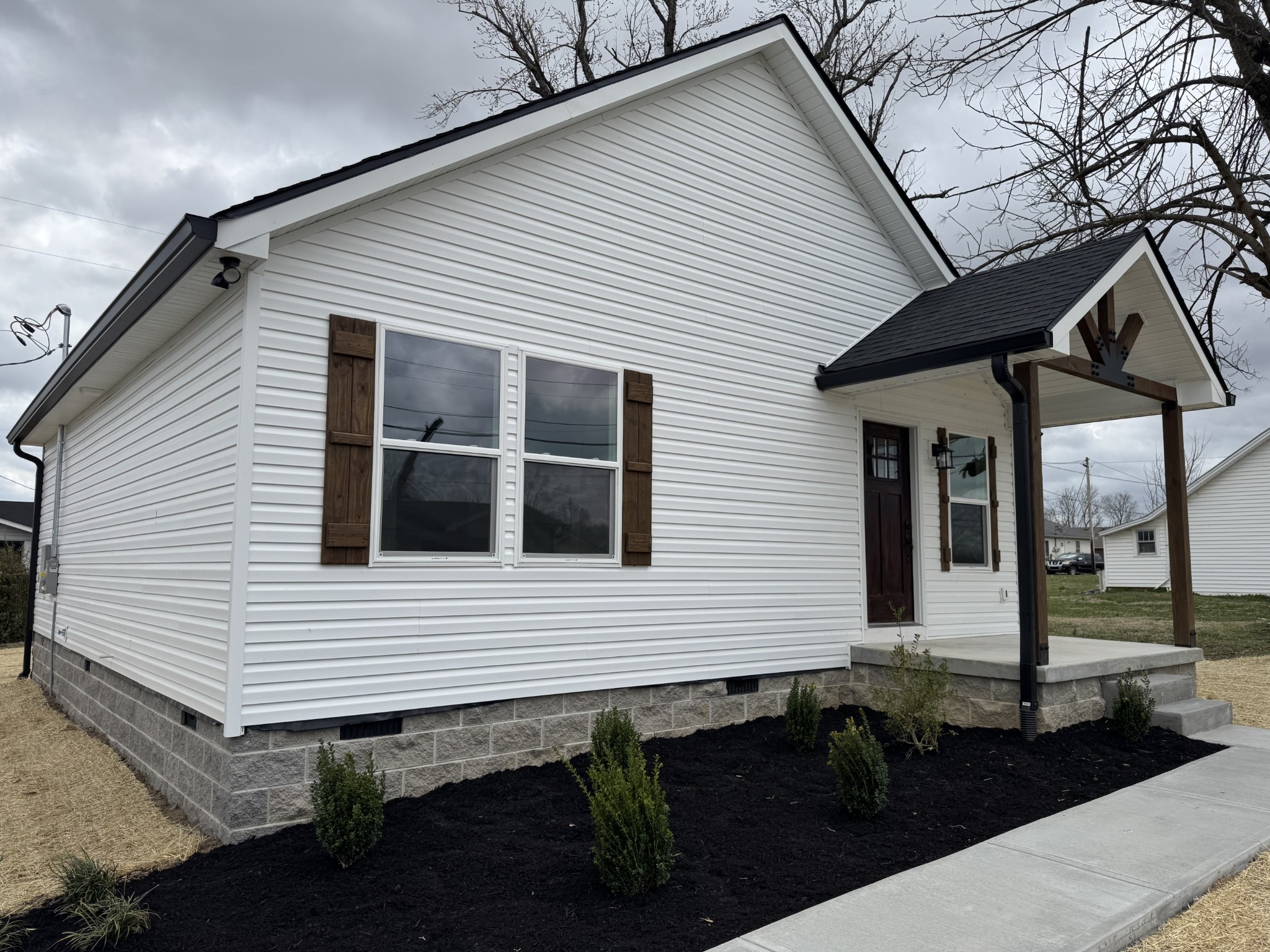 706 Courthouse View Street Lafayette, TN 37083 - Photo 4 of 27 a view of a house with backyard and sitting area