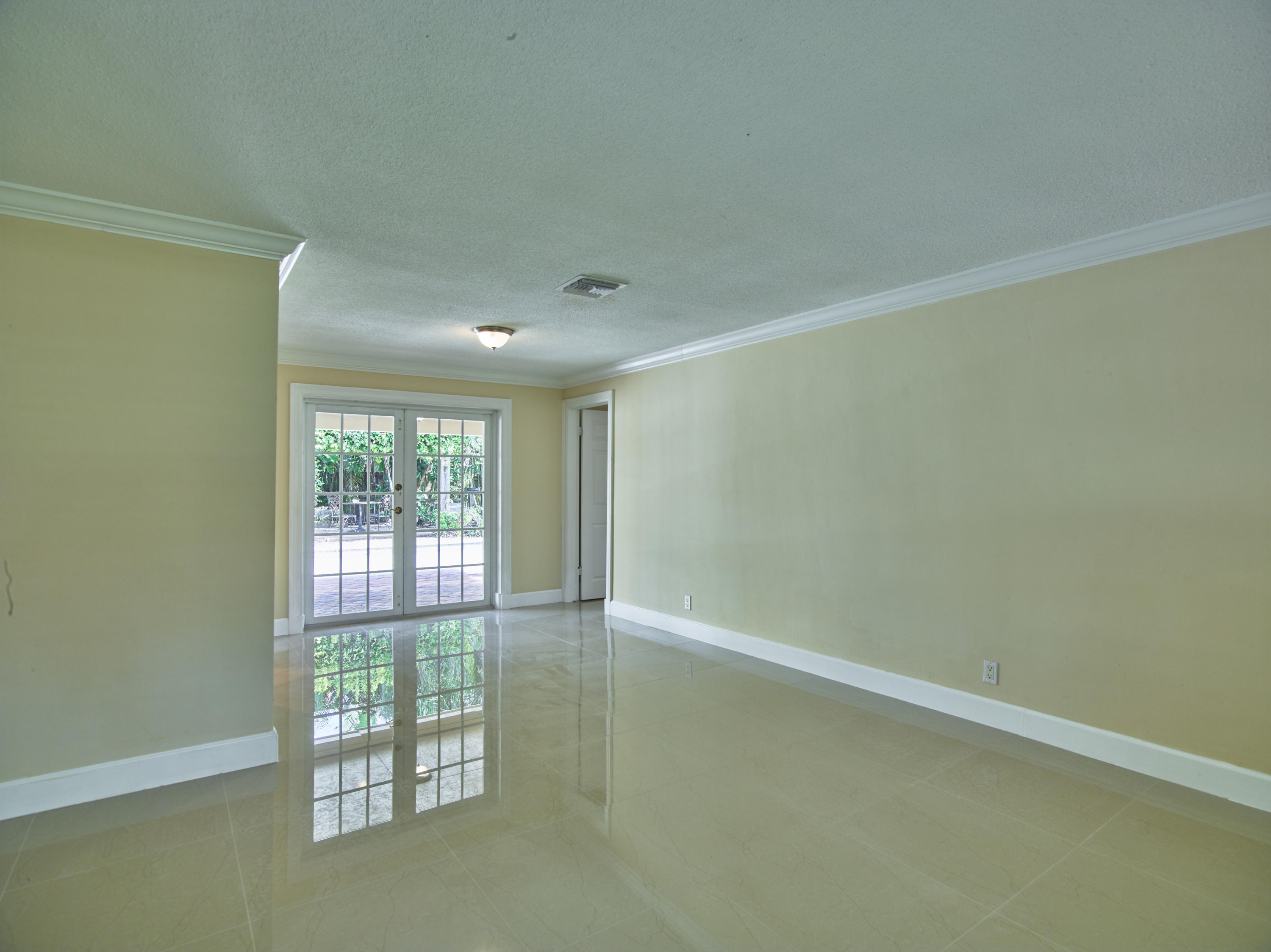 1423 Southwest 13th Place Boca Raton, FL 33486 - Photo 10 of 20 dining room