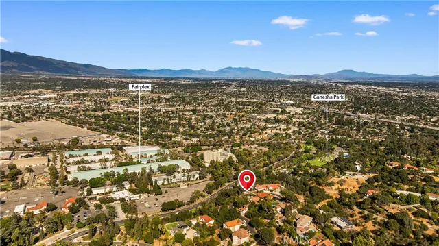a view of residential houses and city view