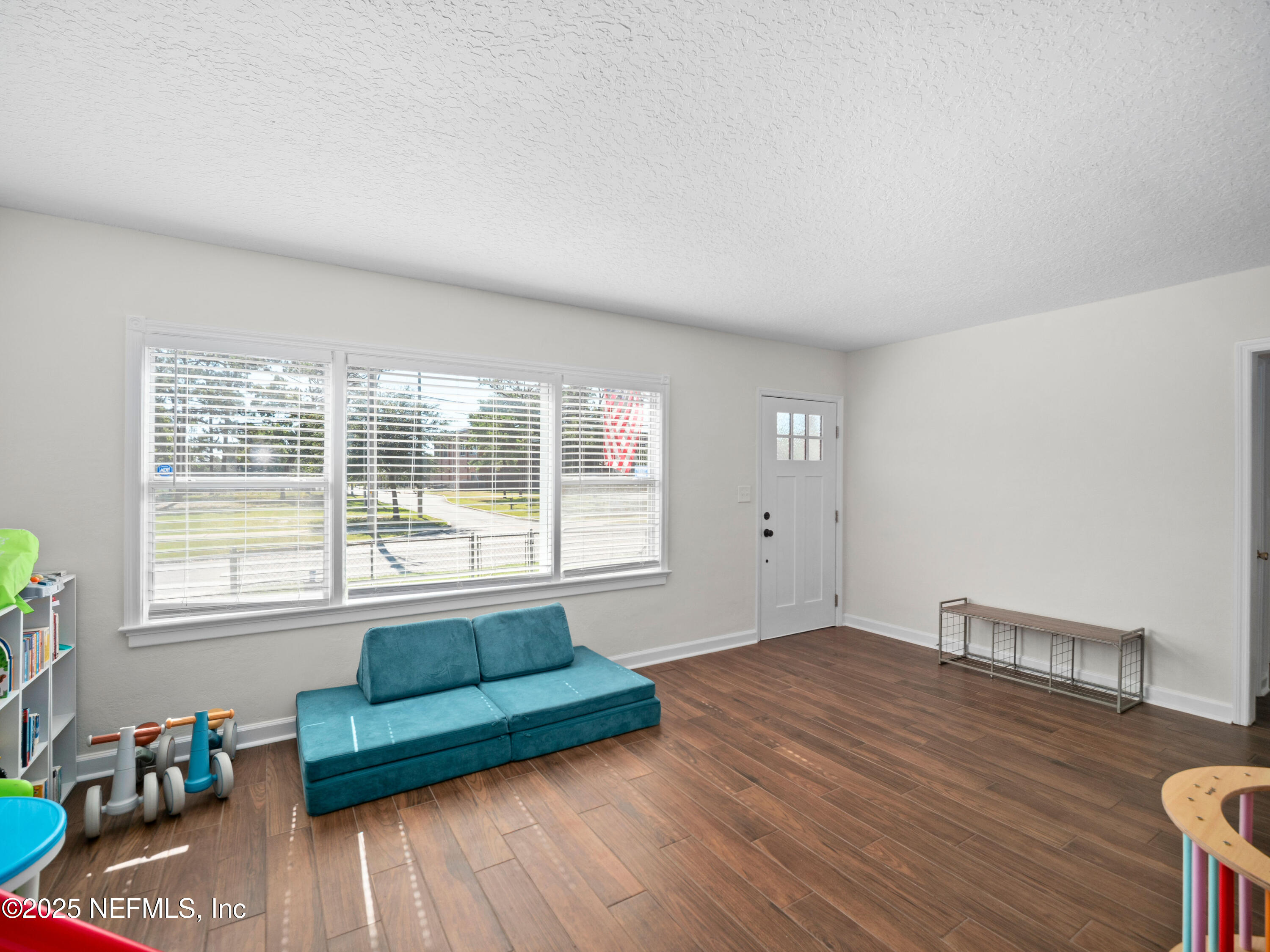 2440 Bayview Road Jacksonville, FL 32210 - Photo 5 of 35 Living Room