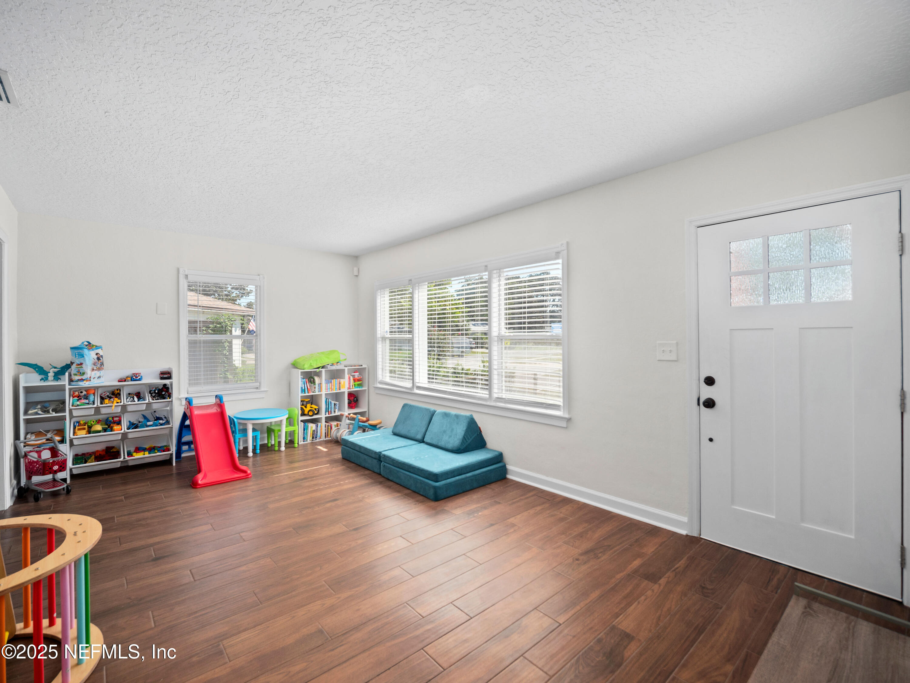 2440 Bayview Road Jacksonville, FL 32210 - Photo 6 of 35 Living Room