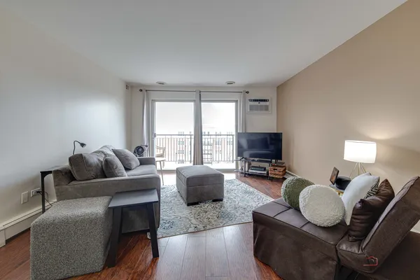 $199,000 | 5506 Lincoln Avenue, Unit A521, Morton Grove, IL 60053