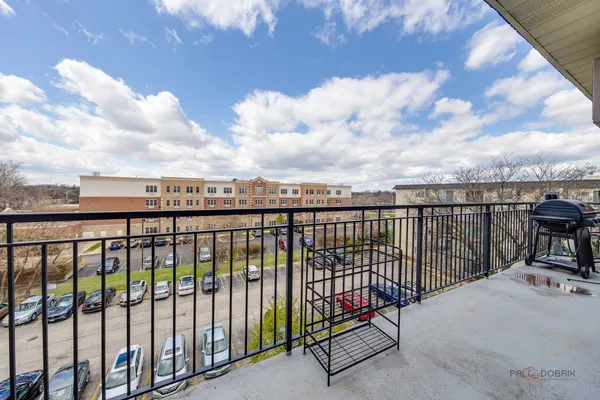 $199,000 | 5506 Lincoln Avenue, Unit A521, Morton Grove, IL 60053