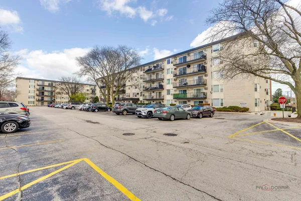 $199,000 | 5506 Lincoln Avenue, Unit A521, Morton Grove, IL 60053