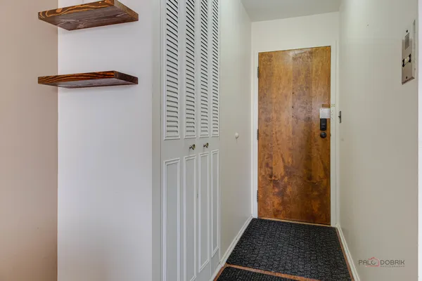 $199,000 | 5506 Lincoln Avenue, Unit A521, Morton Grove, IL 60053