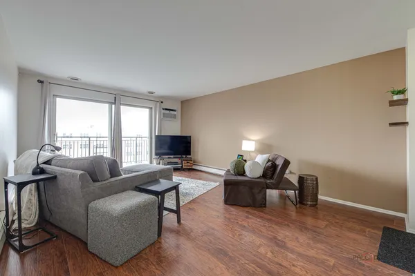 $199,000 | 5506 Lincoln Avenue, Unit A521, Morton Grove, IL 60053