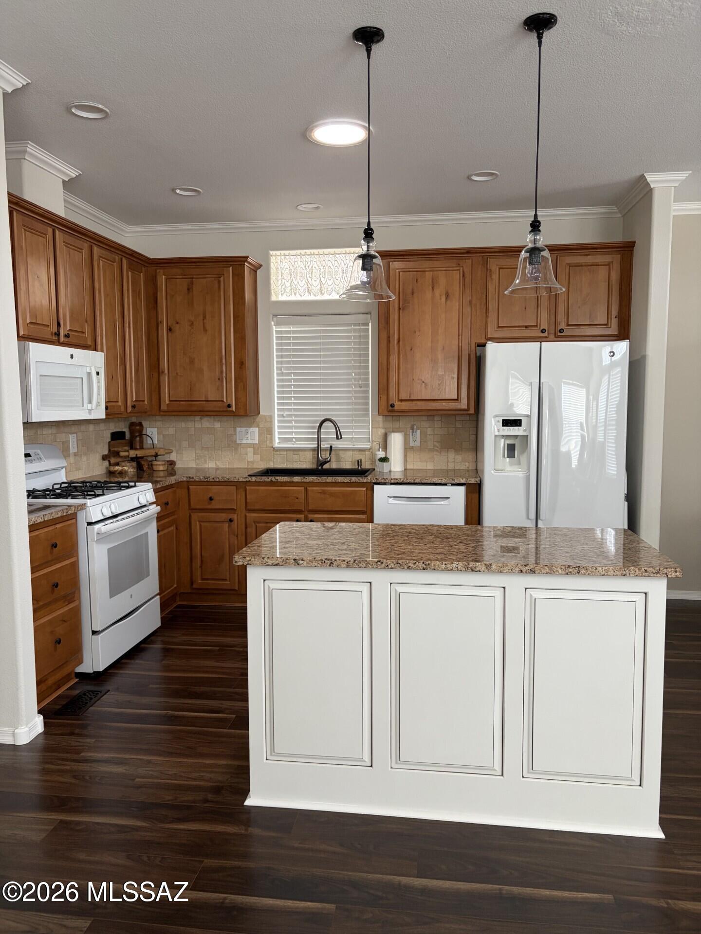 1030 Barrel Cactus Ridge, Unit 108 Benson, AZ 85602 - Photo 5 of 33 Kitchen