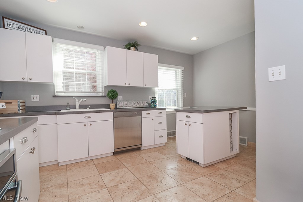 2623 Fenwick Road Cleveland, OH 44118 - Photo 5 of 34 Gallery Image 5