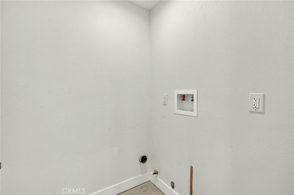 6815 Barcelona Way Riverside, CA 92504 - Photo 36 of 51 ADU LAUNDRY