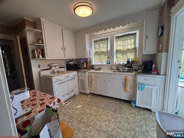 $750,000 | 2 Park Drive North, West Orange, NJ 07052