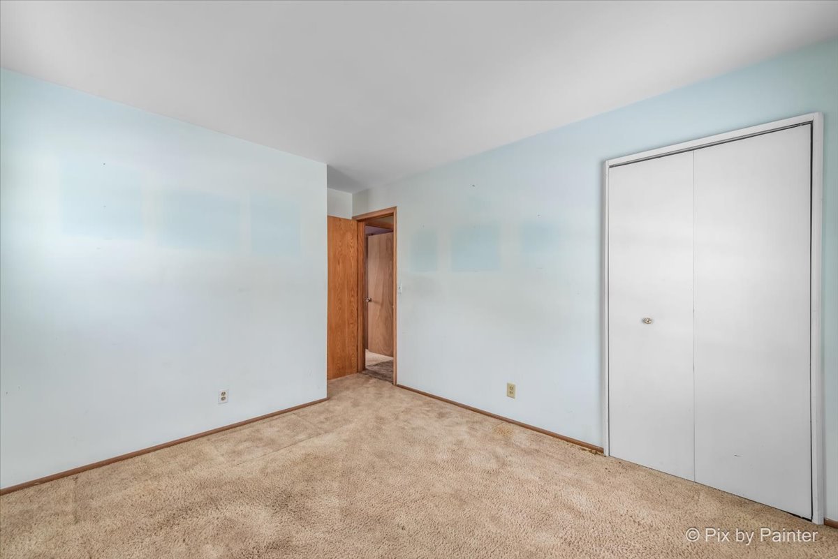 411 Krause Avenue Streamwood, IL 60107 - Photo 21 of 54 a view of an empty room