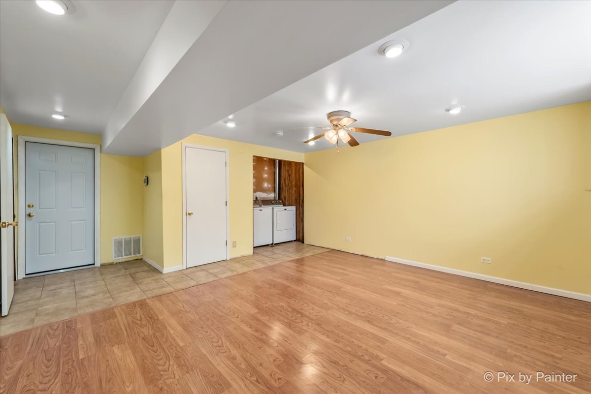411 Krause Avenue Streamwood, IL 60107 - Photo 27 of 54 a view of an empty room