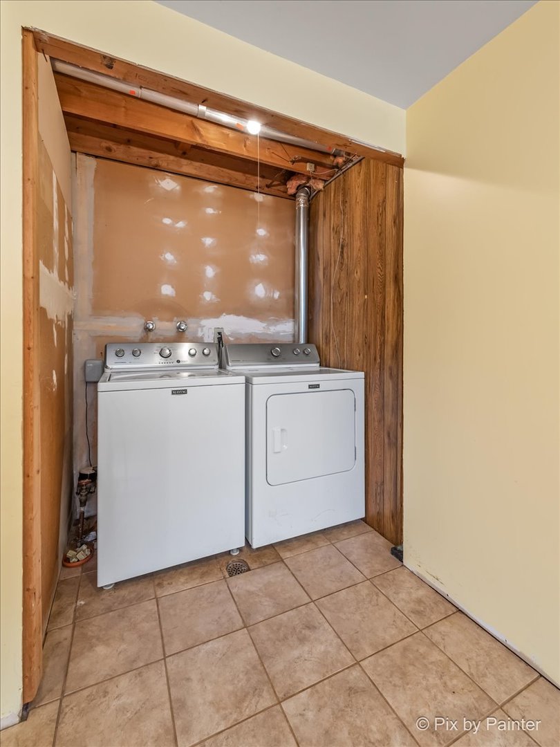 411 Krause Avenue Streamwood, IL 60107 - Photo 30 of 54 a utility room with dryer and washer