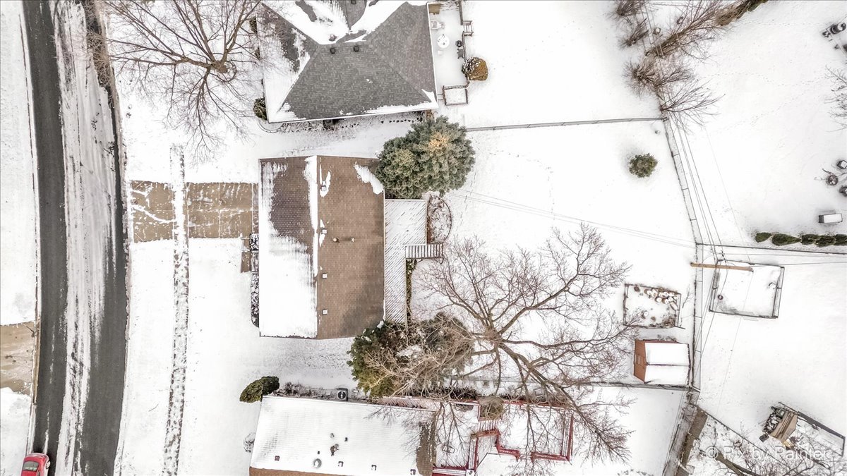 411 Krause Avenue Streamwood, IL 60107 - Photo 50 of 54 a picture of a bathroom