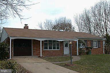 4111 Lees Corner Road Chantilly, VA 20151 - Photo 2 of 19 a front view of a house with garden