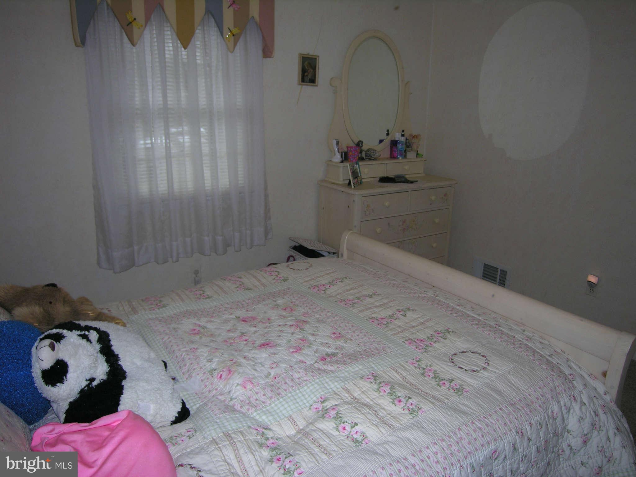 4111 Lees Corner Road Chantilly, VA 20151 - Photo 17 of 19 a bedroom with a bed and a window