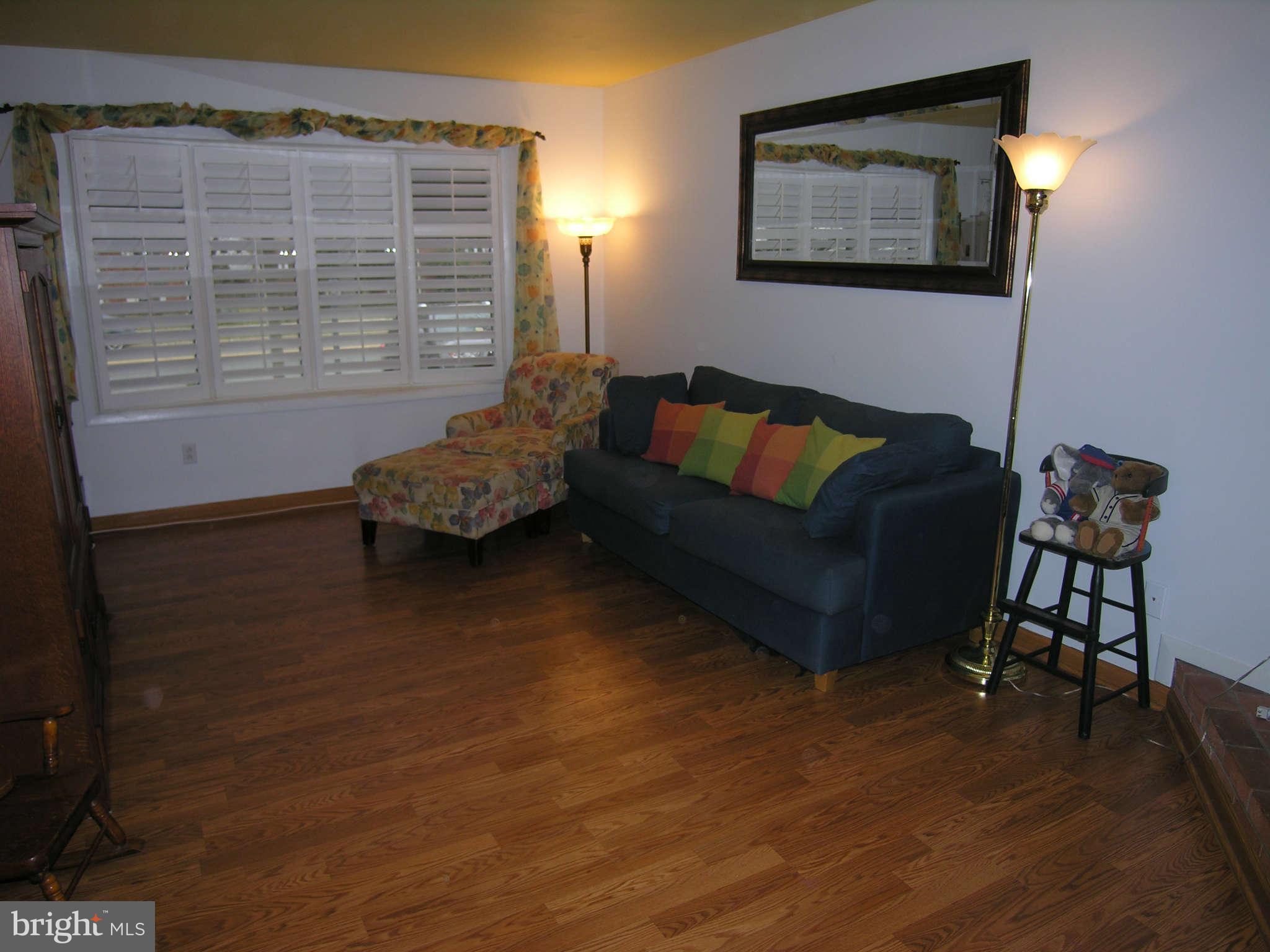 4111 Lees Corner Road Chantilly, VA 20151 - Photo 4 of 19 a living room with furniture and a window