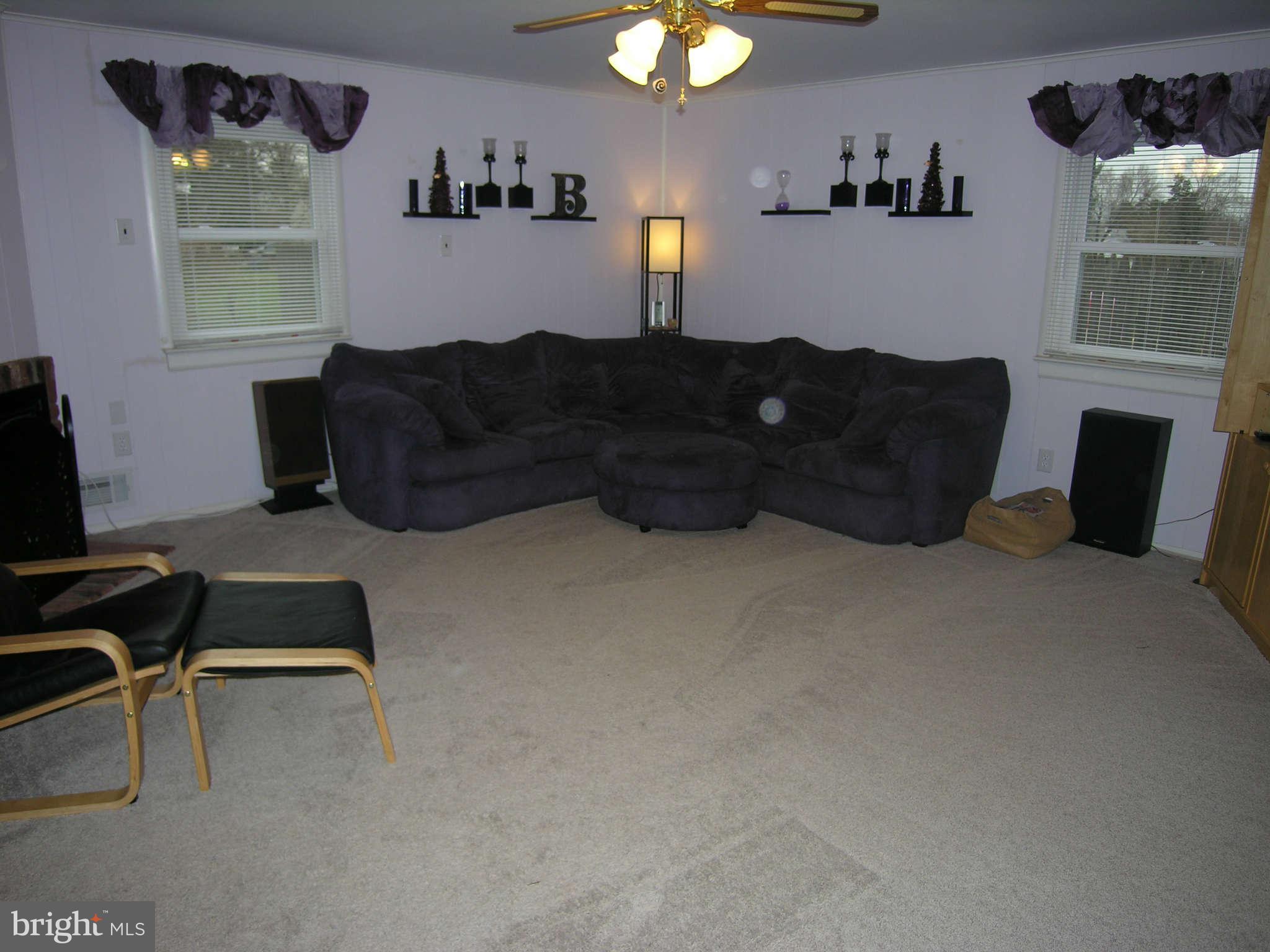 4111 Lees Corner Road Chantilly, VA 20151 - Photo 10 of 19 a living room with furniture and a lamp