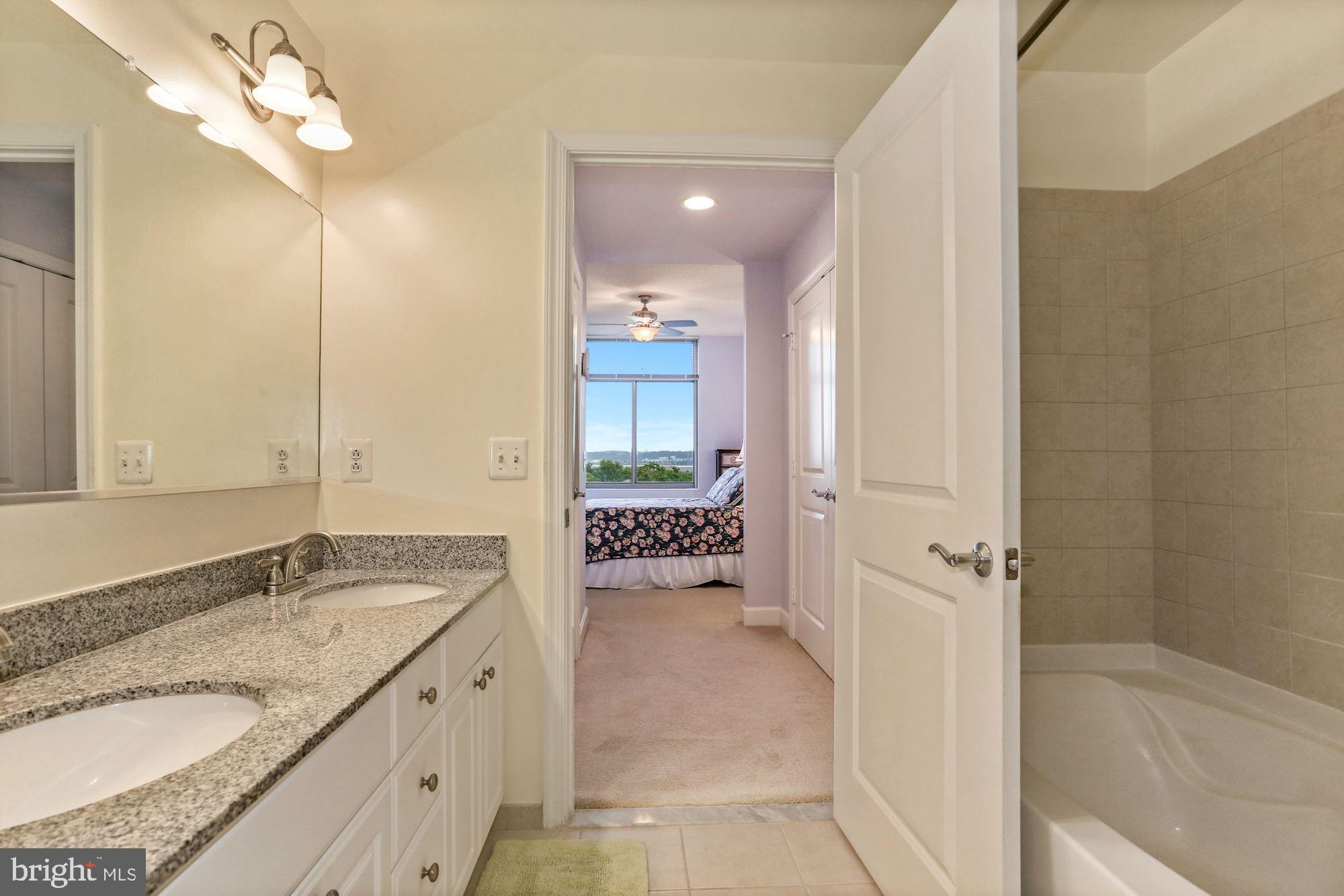 3650 South Glebe Road, Unit 453 Arlington, VA 22202 - Photo 23 of 64 Primary Bath