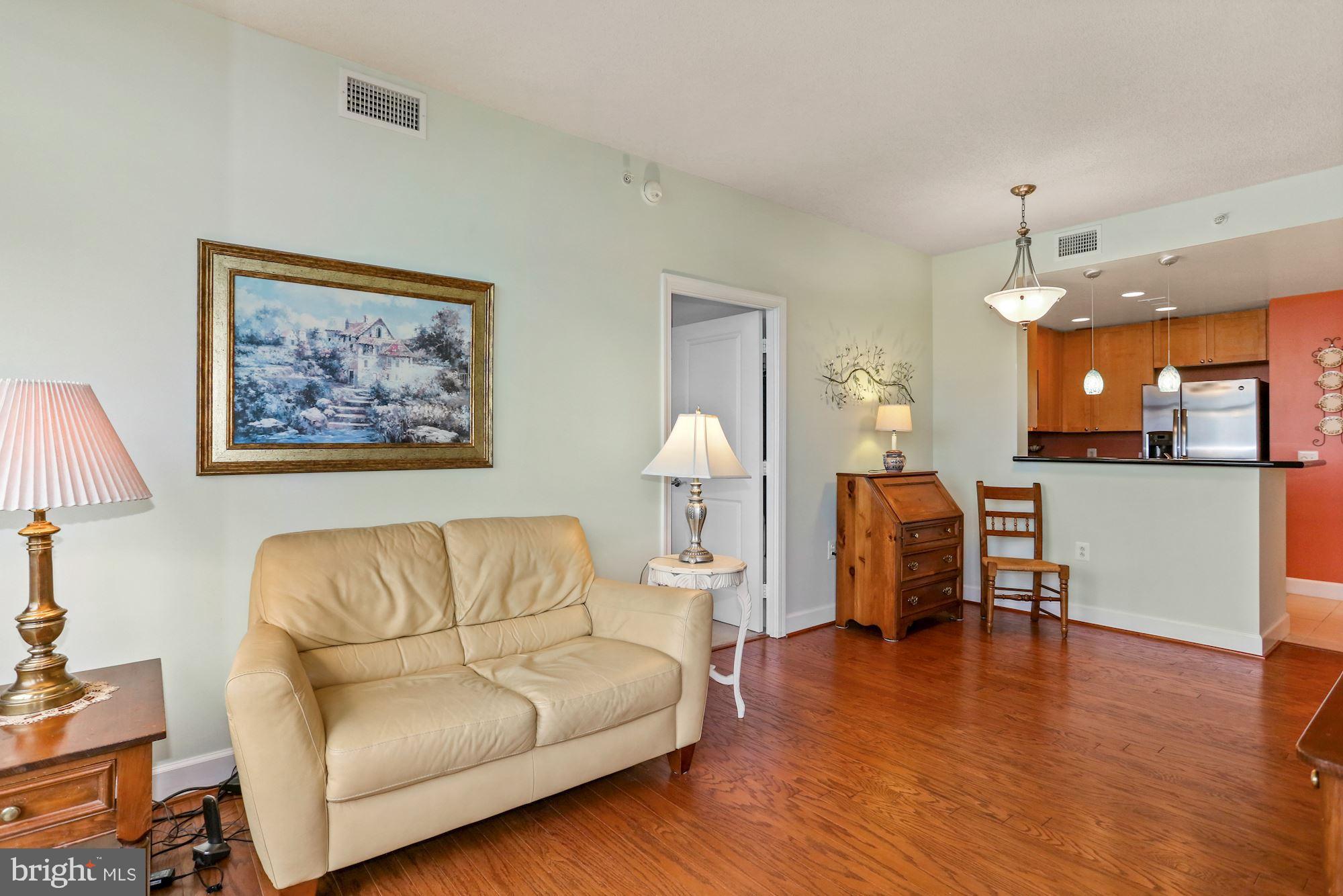 3650 South Glebe Road, Unit 453 Arlington, VA 22202 - Photo 10 of 64 Living Room