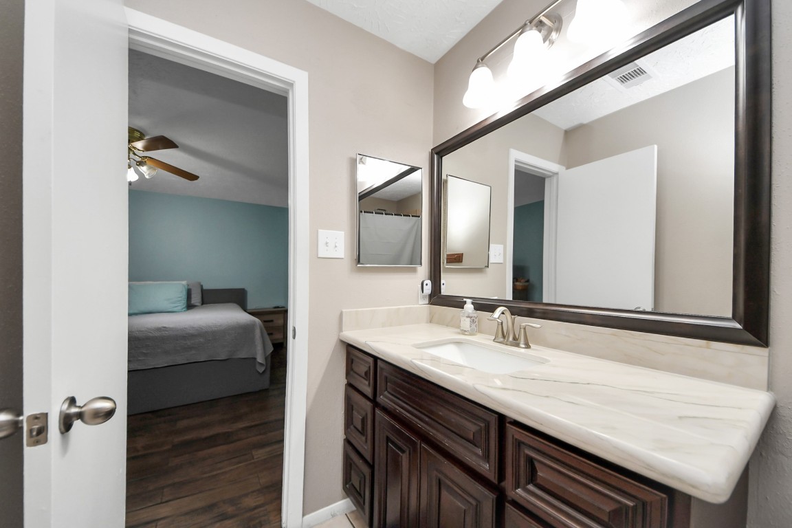 9634 Thistle Trail Drive Houston, TX 77070 - Photo 13 of 22 a bathroom with a sink and a mirror